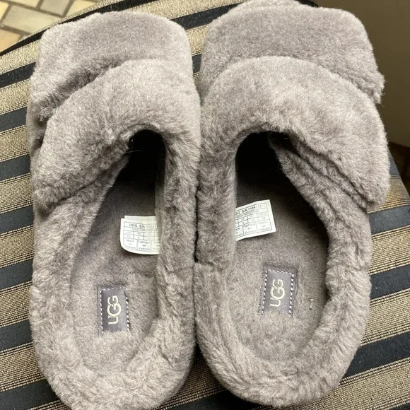 Uggs Velcro fuzzy slippers - Picture 6 of 14